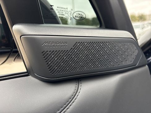 Used 2025 Land Rover Range Rover Long Wheelbase Autobiography image 16