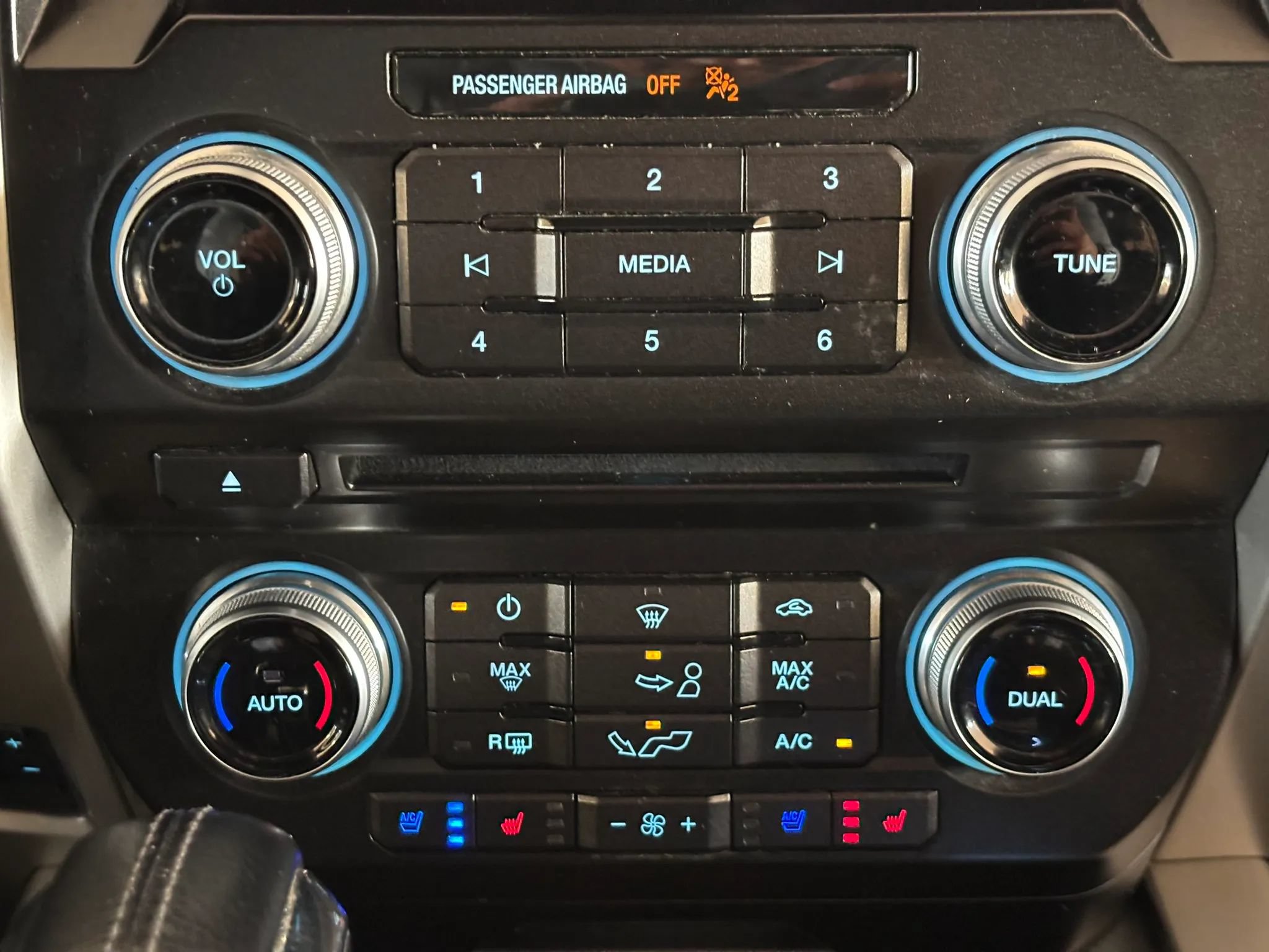 Used 2015 Ford F150 Lariat w/ Equipment Group 502A Luxury AWD/4WD image 35