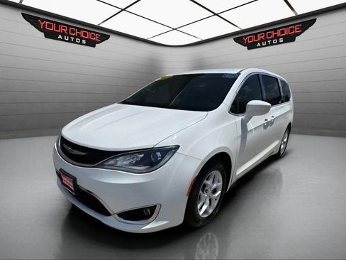 Used 2018 Chrysler Pacifica Touring Plus w/ Tire & Wheel Group image 1