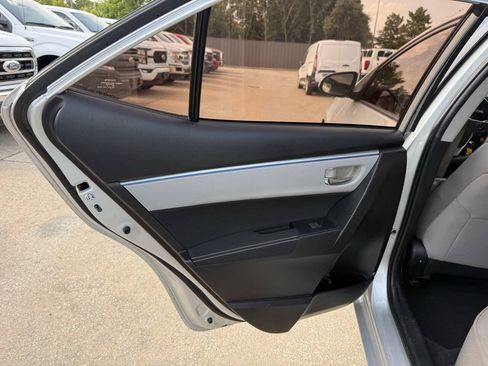 Used 2016 Toyota Corolla LE FWD image 14