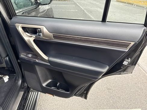 Used 2021 Lexus GX 460 Premium w/ Premium Package image 16