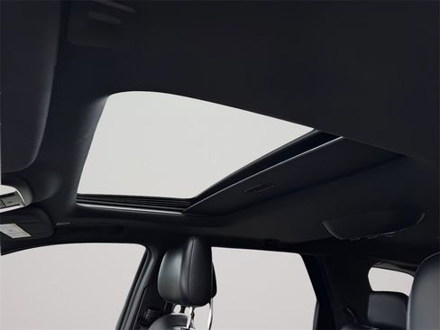 Used 2018 Dodge Durango R/T w/ Technology Group image 19