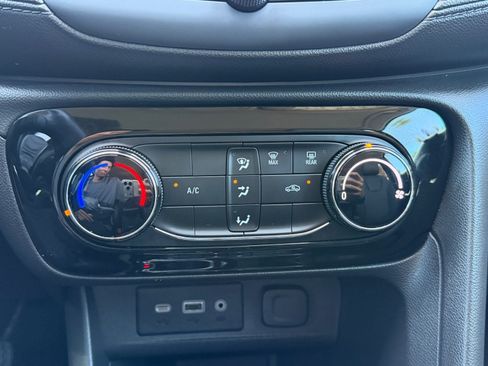 Used 2021 Buick Encore Preferred w/ Safety Package FWD image 20
