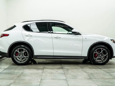 Used 2022 Alfa Romeo Stelvio Ti image 9