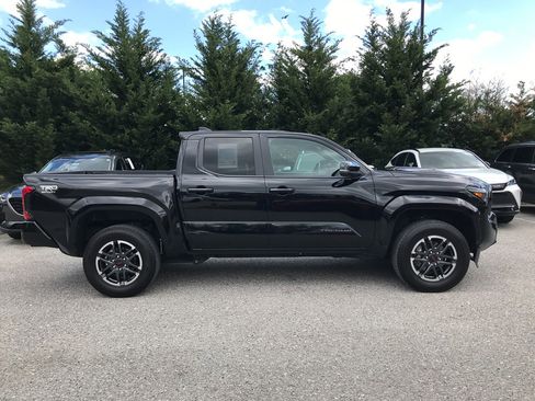 Certified 2024 Toyota Tacoma TRD Sport w/ TRD Sport Upgrade Package AWD/4WD image 8