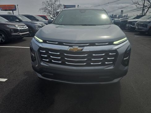 Used 2025 Chevrolet Equinox LT AWD/4WD image 2