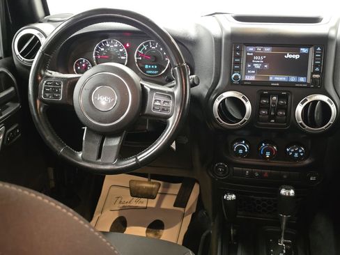 Used 2015 Jeep Wrangler Unlimited Sahara w/ Connectivity Group AWD/4WD image 17