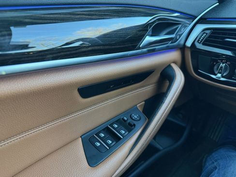 Used 2019 BMW 540i xDrive w/ Convenience Package image 36