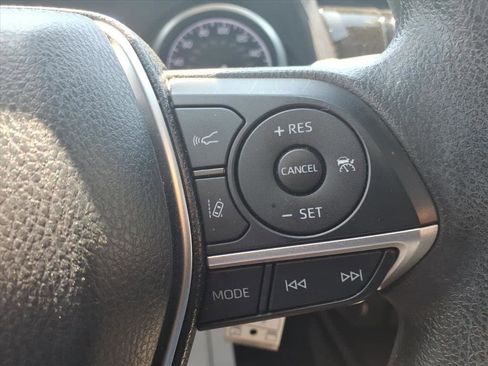 Used 2022 Toyota Camry LE image 28