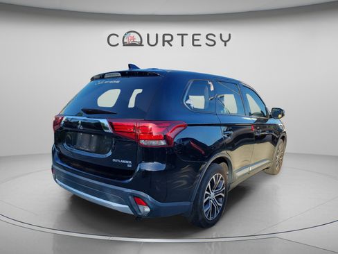 Used 2018 Mitsubishi Outlander SE FWD image 3