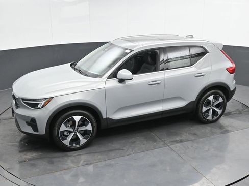 New 2025 Volvo XC40 B5 Core w/ Protection Package Premier image 37
