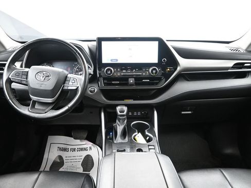 Used 2023 Toyota Highlander XLE AWD/4WD image 32