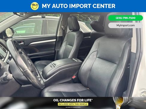 Used 2019 Toyota Highlander XLE AWD/4WD image 7