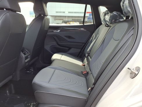 New 2026 Volkswagen Tiguan SE R-Line image 12