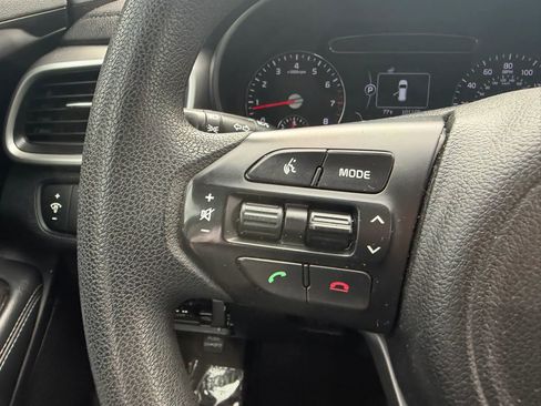 Used 2017 Kia Sorento AWD image 19