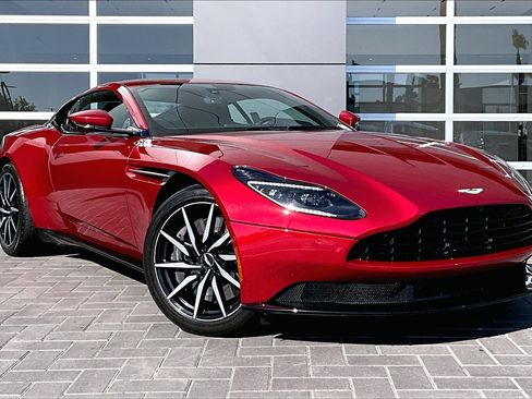 Used 2023 Aston Martin DB11 Coupe RWD image 3