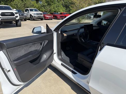 Used 2021 Tesla Model Y Long Range AWD/4WD image 10