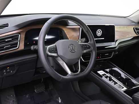 Used 2024 Volkswagen Atlas SE w/ Black Wheel Package AWD/4WD image 11