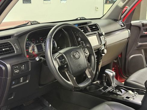 Used 2019 Toyota 4Runner TRD Off-Road Premium AWD/4WD image 21