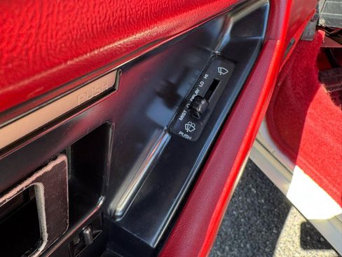 Used 1988 Chevrolet Corvette Convertible RWD image 33