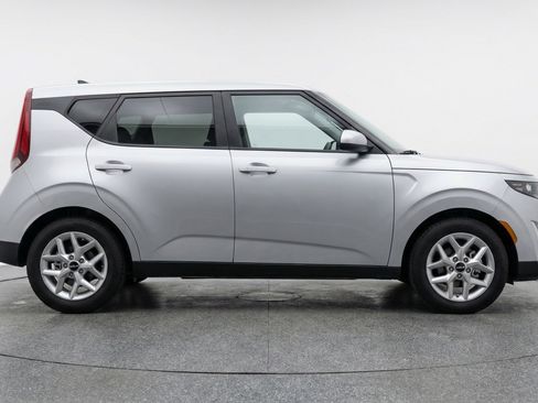Used 2025 Kia Soul LX w/ LX Technology Package image 11