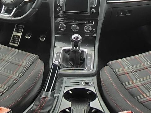 Used 2016 Volkswagen Golf 4-Door FWD image 26