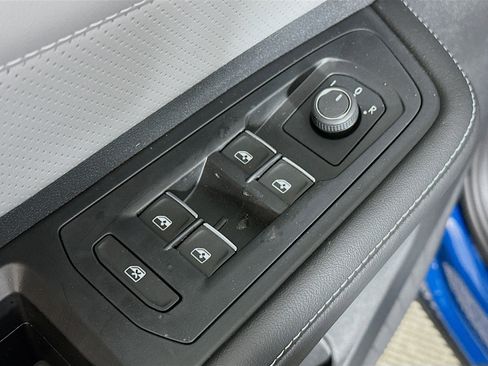 New 2025 Volkswagen Atlas Cross Sport SEL image 18