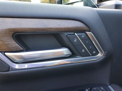 Used 2024 Chevrolet Silverado 3500 High Country w/ Technology Package image 28