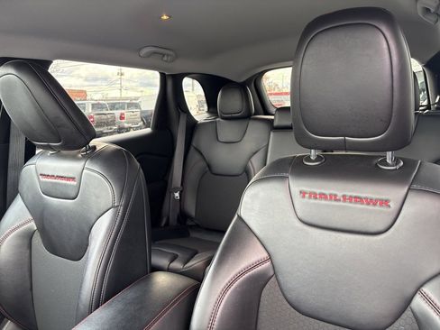 Used 2022 Jeep Cherokee Trailhawk w/ Comfort/Convenience Group image 5