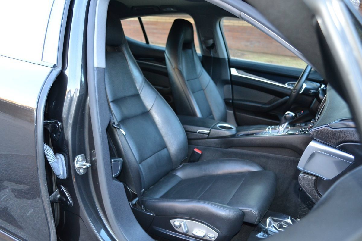 Used 2014 Porsche Panamera 4 w/ Premium Package AWD/4WD image 36