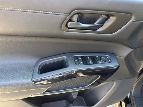 Used 2025 Nissan Pathfinder SV AWD/4WD image 22
