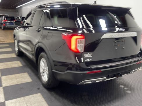 Used 2020 Ford Explorer XLT w/ Equipment Group 202A AWD/4WD image 16