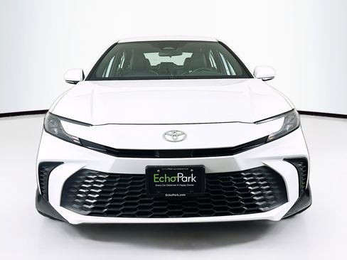 Used 2025 Toyota Camry SE FWD image 2