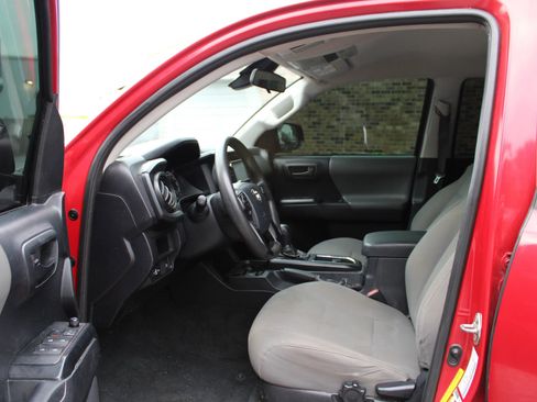 Used 2019 Toyota Tacoma SR image 20