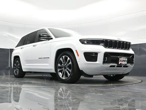 Used 2023 Jeep Grand Cherokee Overland AWD/4WD image 61