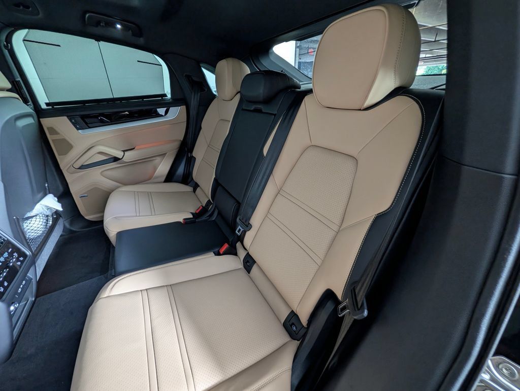 New 2026 Porsche Cayenne Coupe AWD/4WD image 22