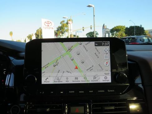 Used 2022 Nissan Pathfinder Platinum w/ Cargo Package image 30