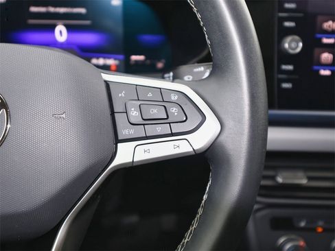 Certified 2022 Volkswagen Taos SE w/ Panoramic Sunroof Package image 23