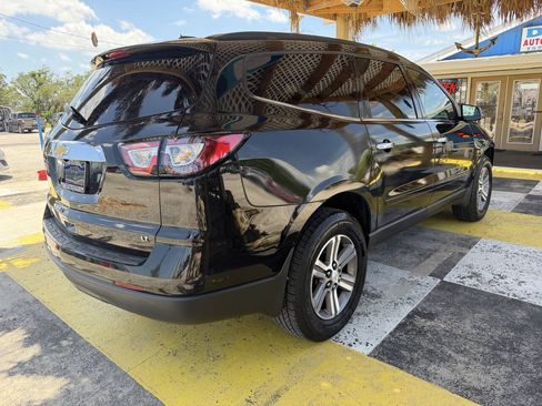 Used 2017 Chevrolet Traverse LT FWD image 5