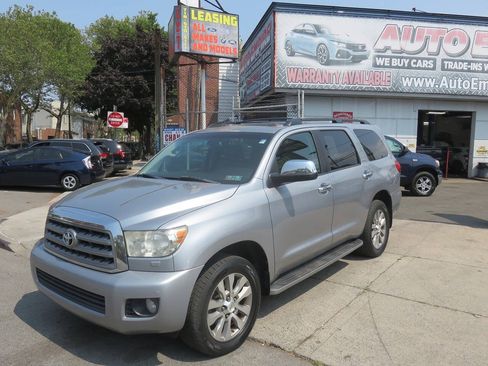 Used 2011 Toyota Sequoia Limited AWD/4WD image 2