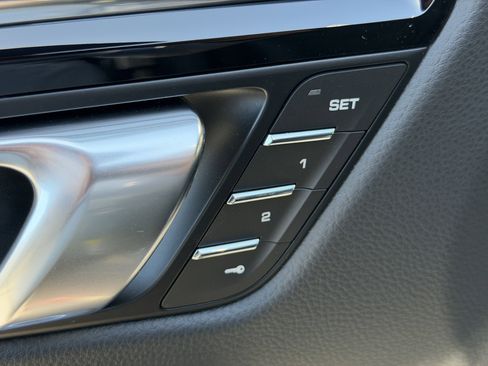 New 2026 Porsche Macan image 23