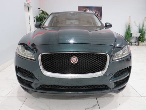 Used 2017 Jaguar F-PACE Premium image 9