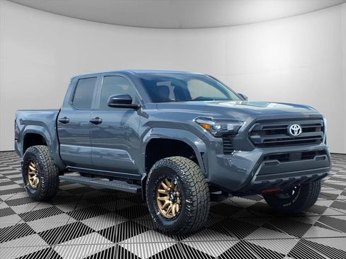 Used 2025 Toyota Tacoma SR image 1