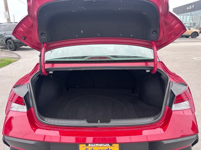 Used 2025 Hyundai Elantra SEL FWD image 44