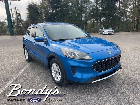 Used 2020 Ford Escape SE image 2