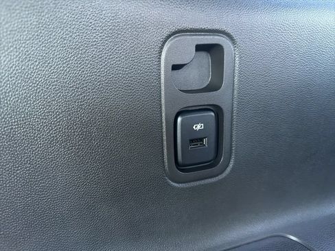 Used 2023 Chevrolet Traverse LT AWD/4WD image 29