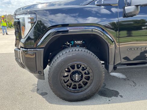 Used 2024 GMC Sierra 2500 AT4 w/ AT4 Premium Plus Package AWD/4WD image 12