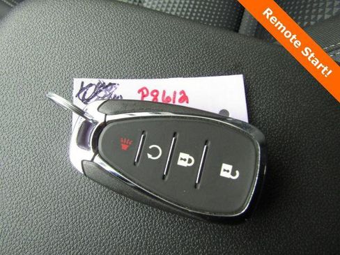 Used 2025 Chevrolet Trax LT w/ LT Convenience Package FWD image 16