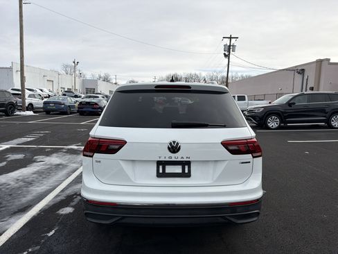 Certified 2022 Volkswagen Tiguan SE w/ Panoramic Sunroof Package image 7