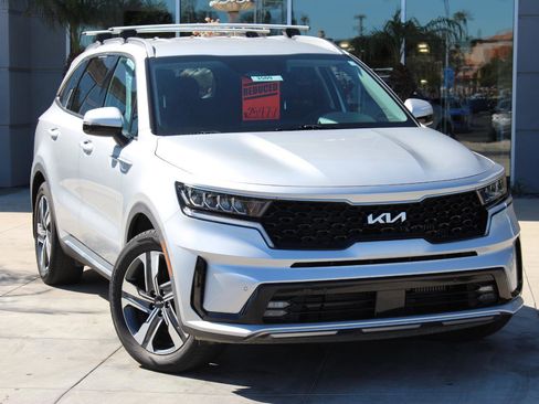 Certified 2023 Kia Sorento EX image 2